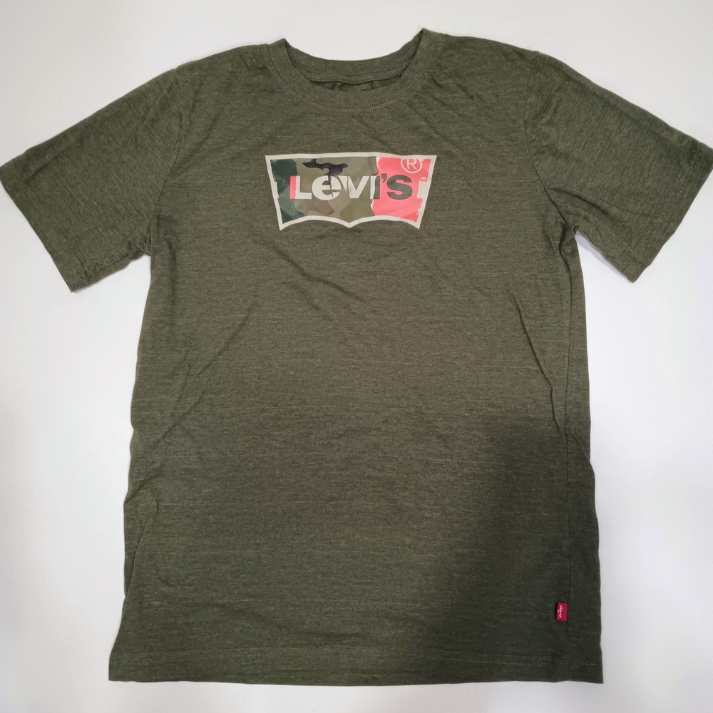 FLASH SALE🚨🚨🚨Levi's Kids Olive Graphic Tee